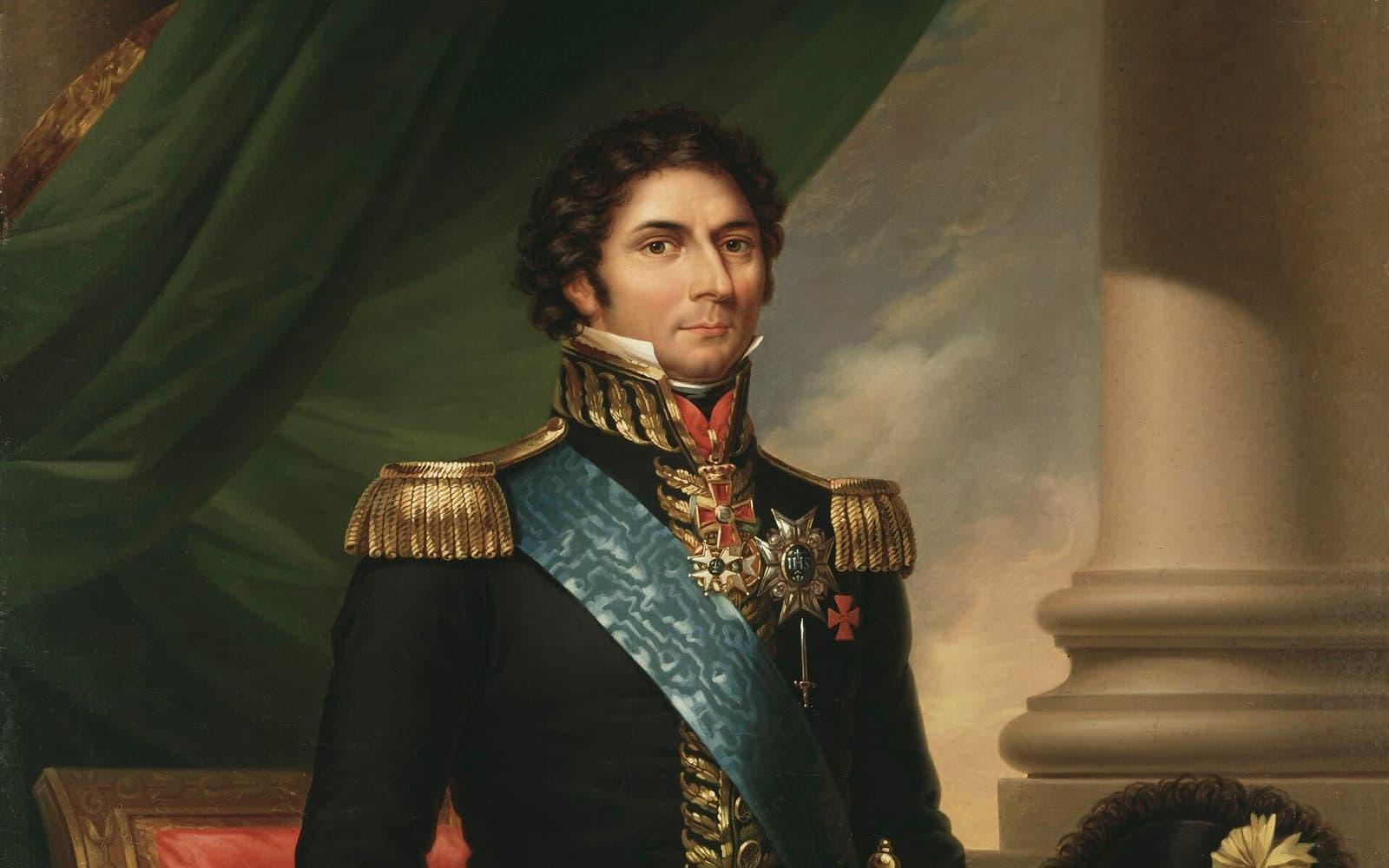 Målat porträtt av Karl Johan i mörk uniform med guldbroderier, epåletter och ett blått band över bröstet.